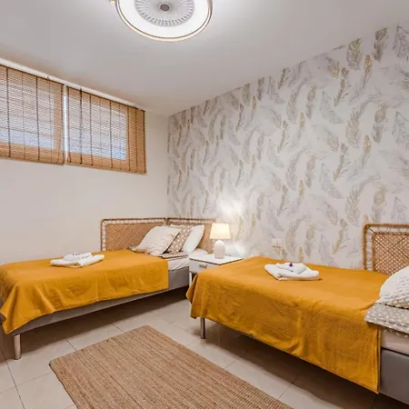 Sol Paraiso Ocean View 아데제